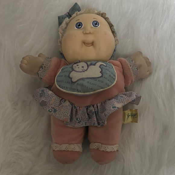 HASBRO VTG 1988 CABBAGE PATCH BABY LAND KID SQUEAKY PLUSH BIB DOLL 10” - Picture 1 of 4